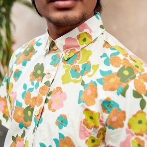 Roberta Oaks Hawaiian Wallpaper Floral short-sleeve button-up shirt Men’s L